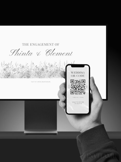 Seorang tamu menunjukkan QR code Invitamu untuk check-in